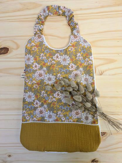 bavoir maternelle de cantine jaune et fleurs