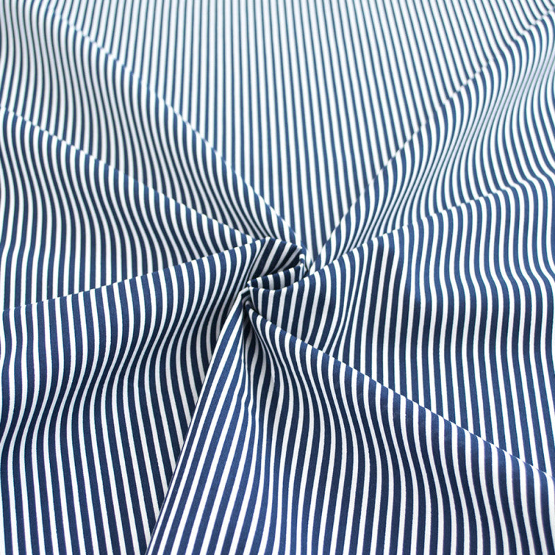 Coton à rayure bleu marine
100% coton
Lavage : 30° 
Oeko-tex : oui
Blanchiment : Blanchiment à proscrire
Repassage : Repassage au fer froid (110 °C)
Nettoyage à sec : Nettoyage à sec à proscrire
Séchage : Séchage en machine à proscrire