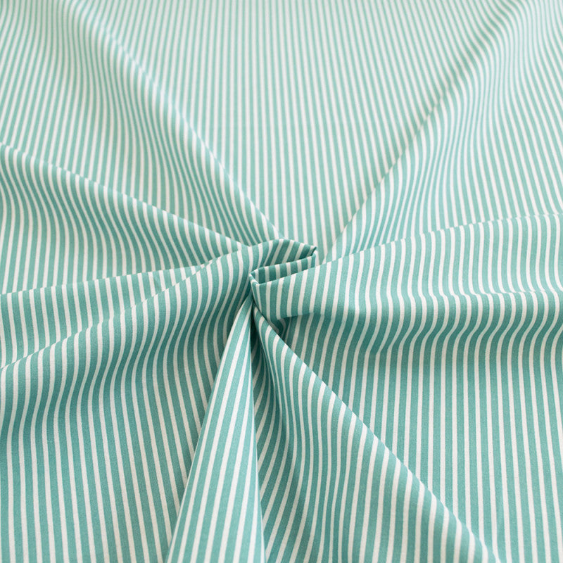 Coton à rayure vert d'eau
100% coton
Lavage : 30° 
Oeko-tex : oui
Blanchiment : Blanchiment à proscrire
Repassage : Repassage au fer froid (110 °C)
Nettoyage à sec : Nettoyage à sec à proscrire
Séchage : Séchage en machine à proscrire