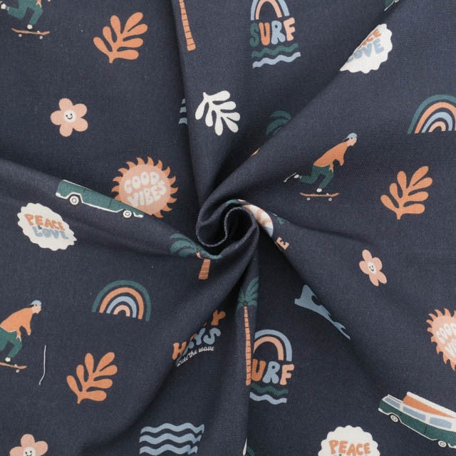 Coton épais motif surf skate bleu
100% coton
Oeko-tex: non
Lavage: 30°
Blanchiment : Blanchiment à proscrire
Repassage : Repassage au fer froid (110 °C)
Nettoyage à sec : Nettoyage à sec à proscrire
Séchage : Séchage en machine à proscrire