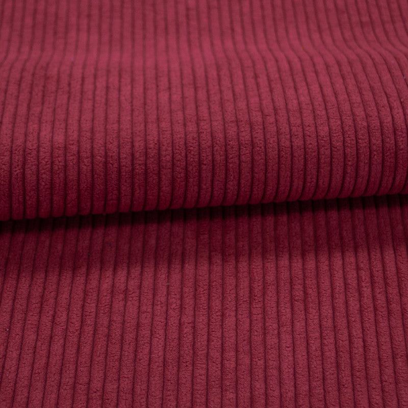 Velours épais côtelé 5mm Lie de Vin
100% polyester
Oeko-tex : oui
Blanchiment : Blanchiment à proscrire
Repassage : Repassage au fer froid (110 °C)
Nettoyage à sec : Nettoyage à sec à proscrire
Séchage : Séchage en machine à proscrire