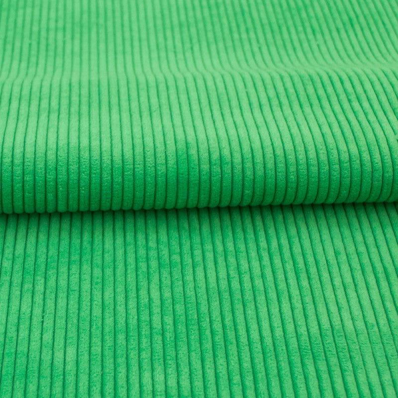 Velours épais côtelé 5mm vert vif
100% polyester
Oeko-tex : oui
Blanchiment : Blanchiment à proscrire
Repassage : Repassage au fer froid (110 °C)
Nettoyage à sec : Nettoyage à sec à proscrire
Séchage : Séchage en machine à proscrire